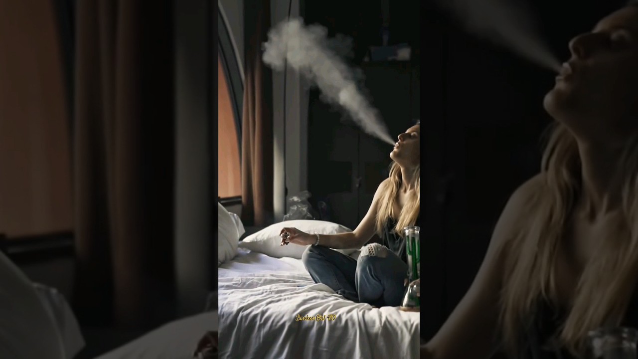 Girl Smoke Bong / Girl Smoke Weed / Smoker Girl 420