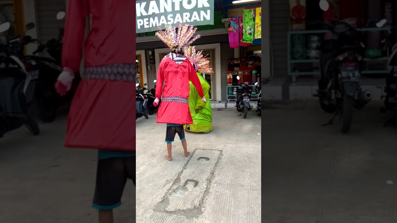 Keseruan daffa joget bareng ondel ondel