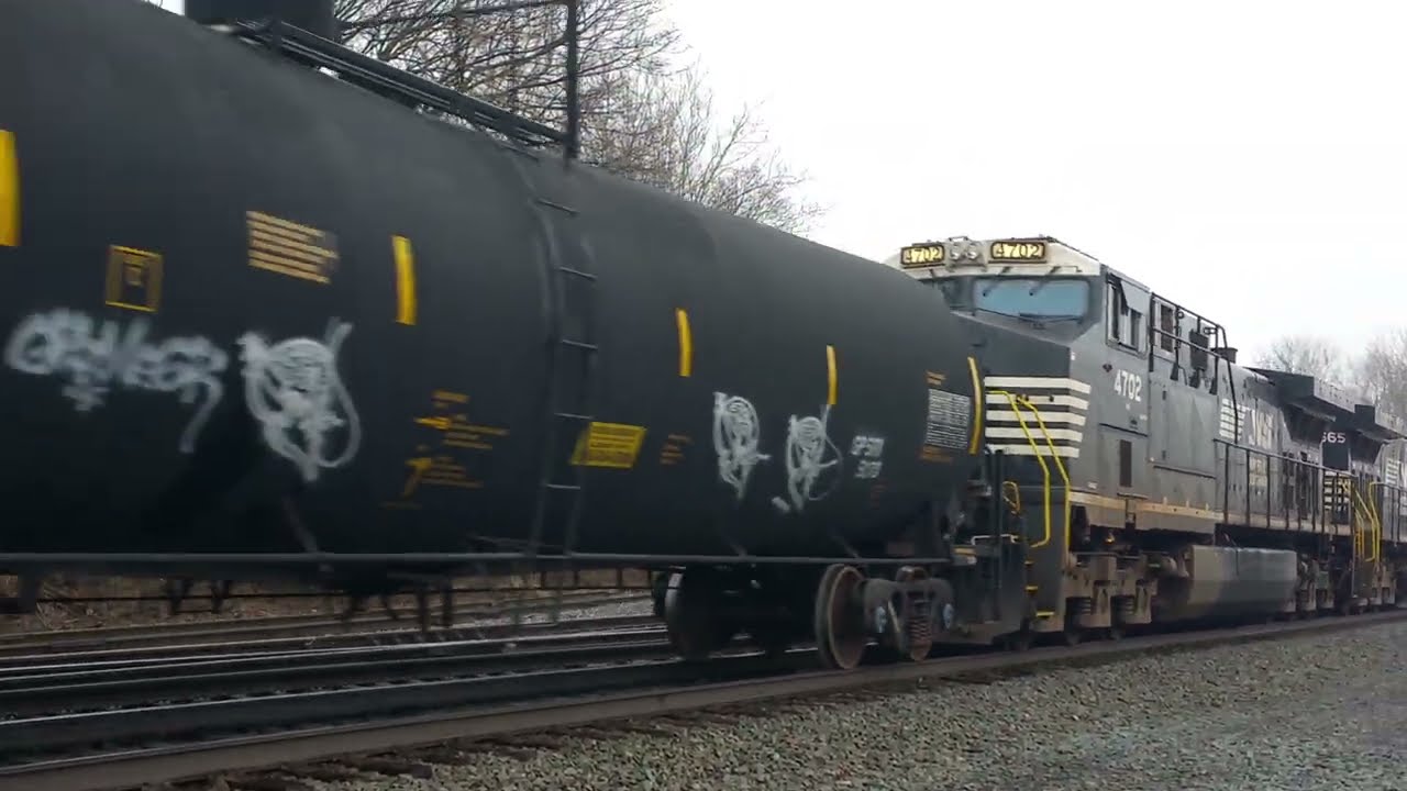 Norfolk Southern, DPU, LPG train Placard 1075