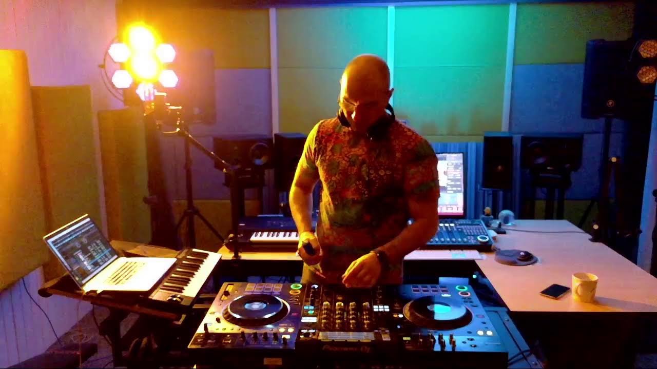 HOUSE ADVENTURE SET WITH DJ JACOBE