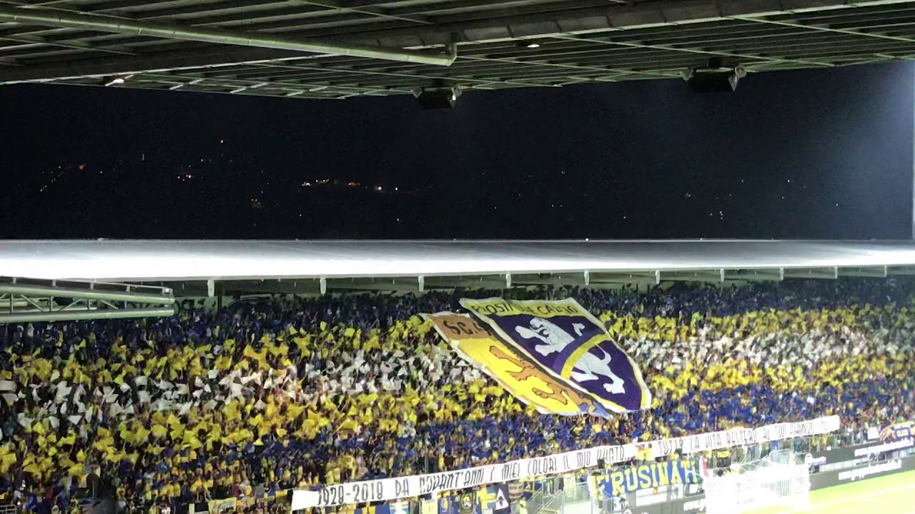 Frosinone-Juventus, la coreografia della Nord per festeggiare i 90 anni del Frosinone