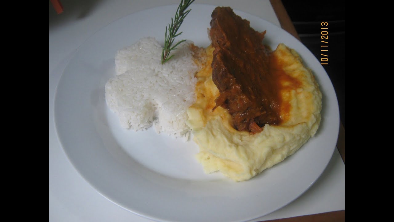 ASADO MECHADO CON PURÉ DE PAPAS
