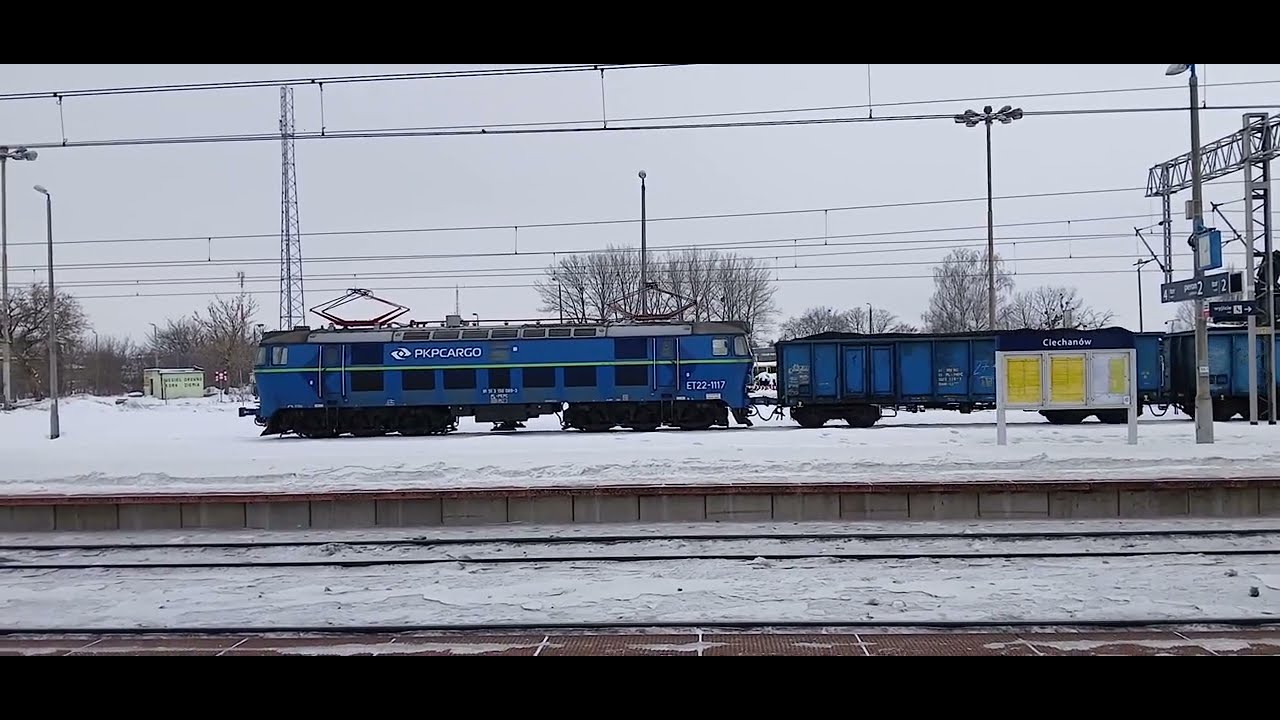 ET22-1117 z kontenerami odjazd ze stacji Ciechanów 