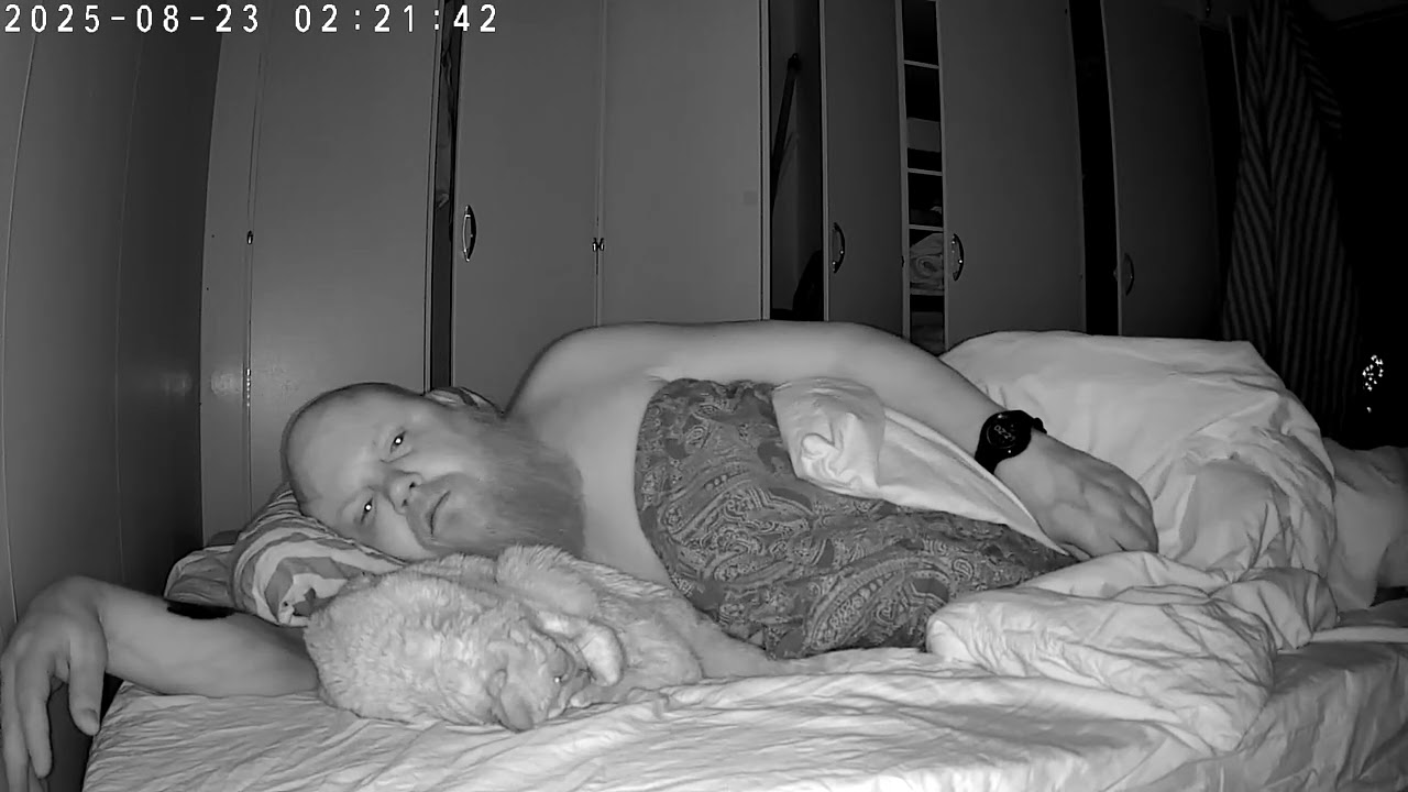 20250823 Nattgos med Tindra. 