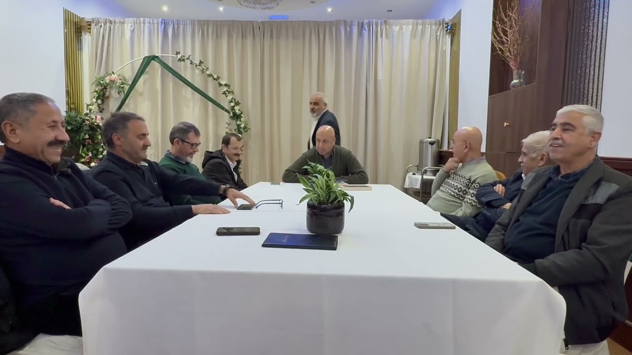 شاعر بېکسیار له خپلو درې چاپ شوو کتابونو سره لندن ته راغلی و…