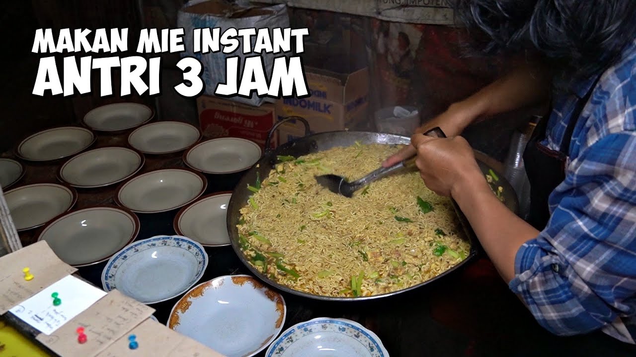 CUMA MAKAN INDOMIE ANTRI 3 JAM PADA MAU..?! Mie Soden Batu