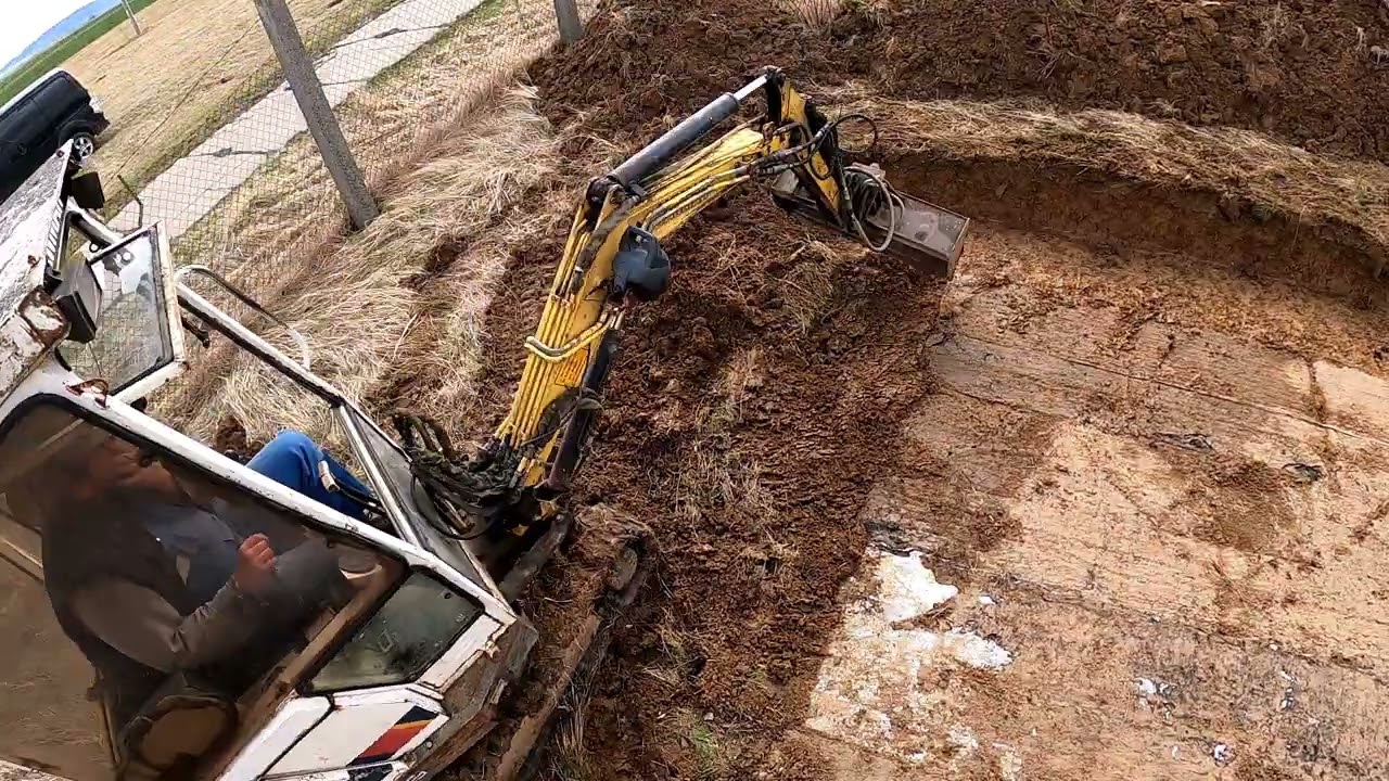 Yanmar B12- Tanec na vodojemu