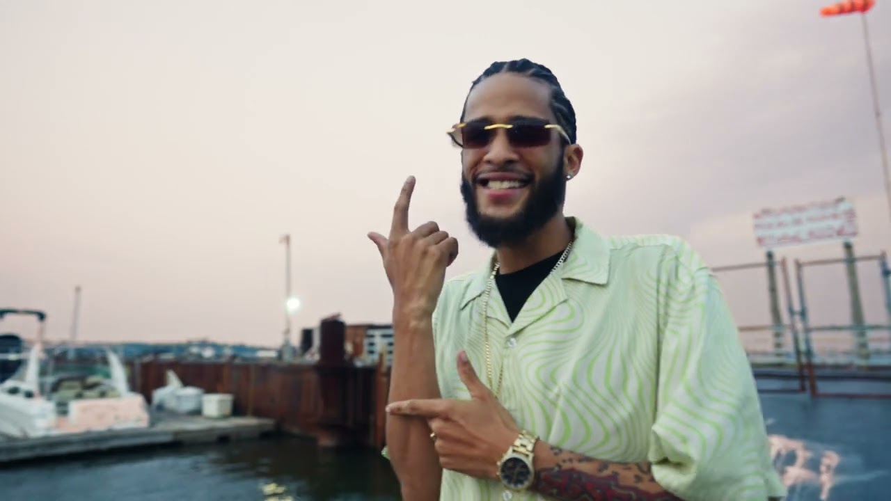@AlejandroTheTrapper - Sufriendo Solo😈 (Video Oficial)