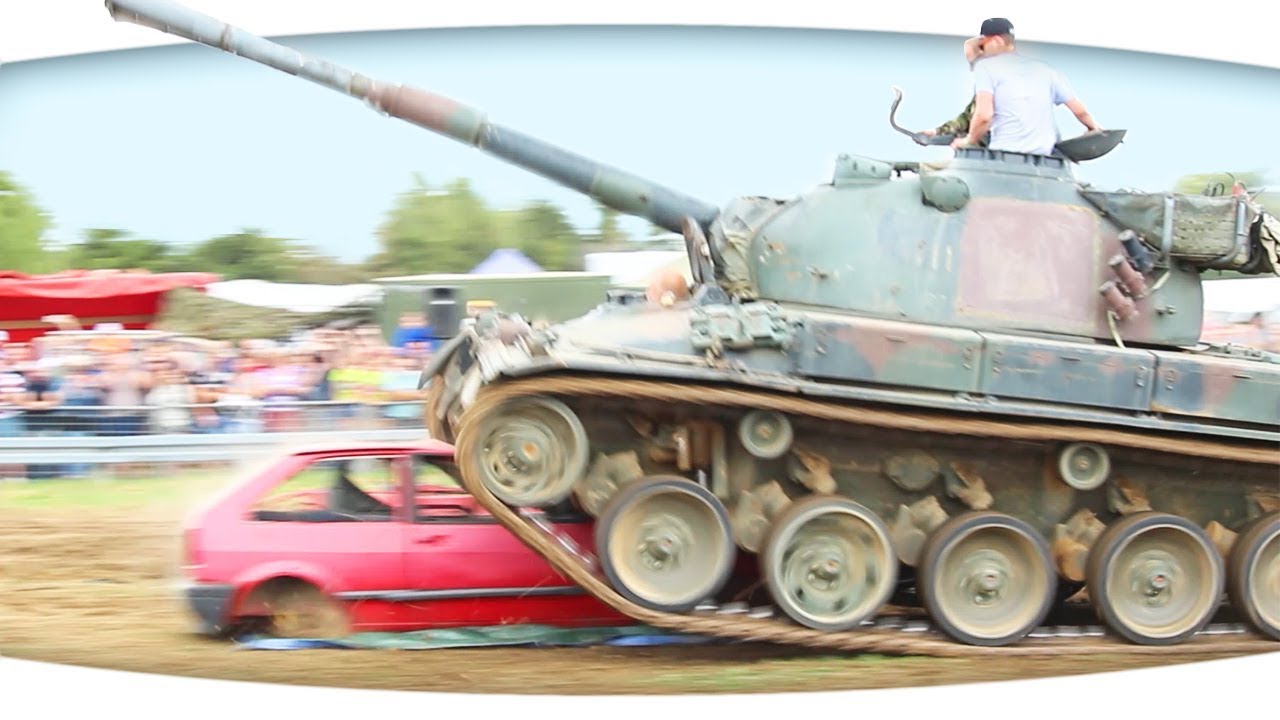 Panzer überfährt Auto ► Tank Show / Panzer Show in Germany