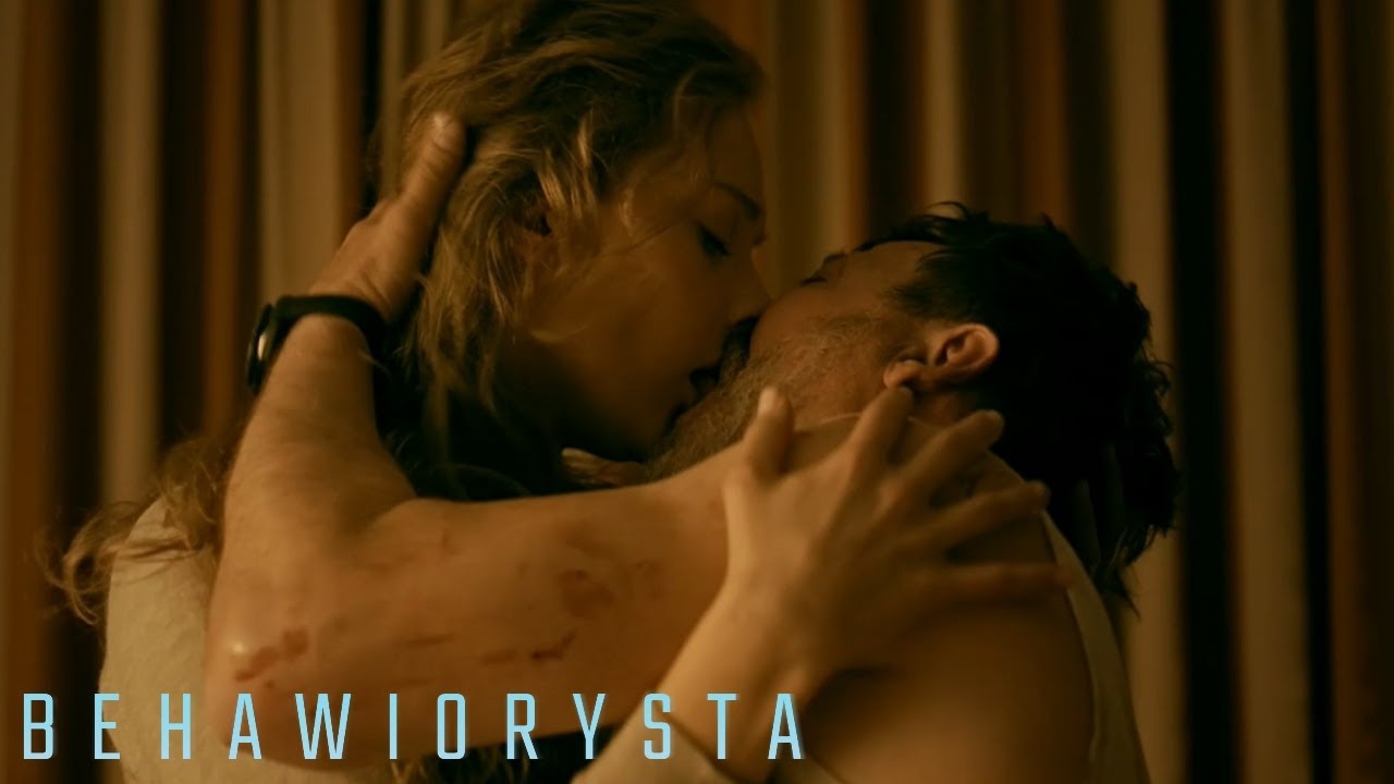 Mając na sobie krew ofiary, zdruzgotany Gerard zaczął uprawiać seks z Beatą! [Behawiorysta]