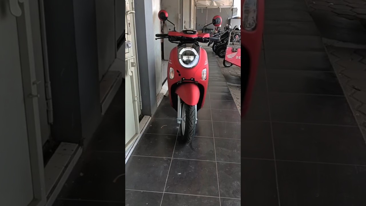 SCOOPY STYLISH RED 2025