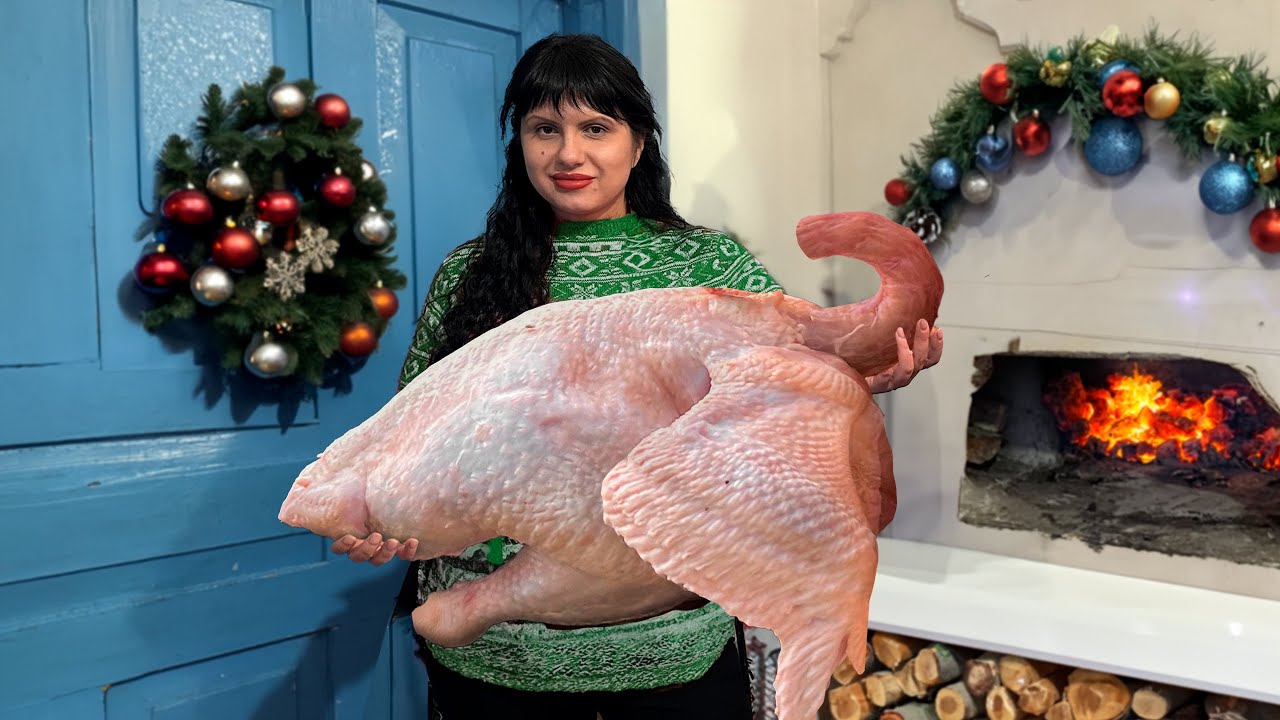 Girl Bakes a Huge Fat Turkey in the Oven! Life in a Faraway Ukrainian Winter Village