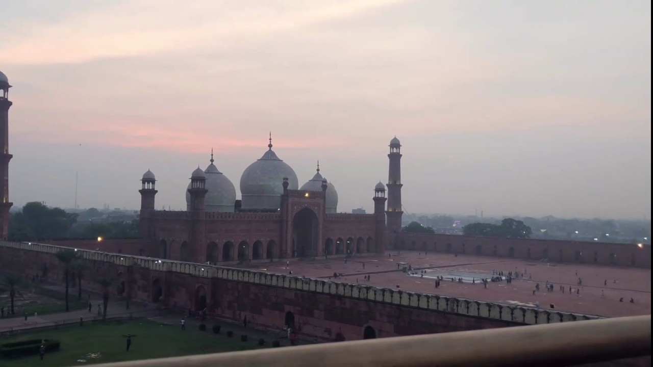 Azaan e maghrib at badshahi masjid |call for prayer | lahore | live [azan]