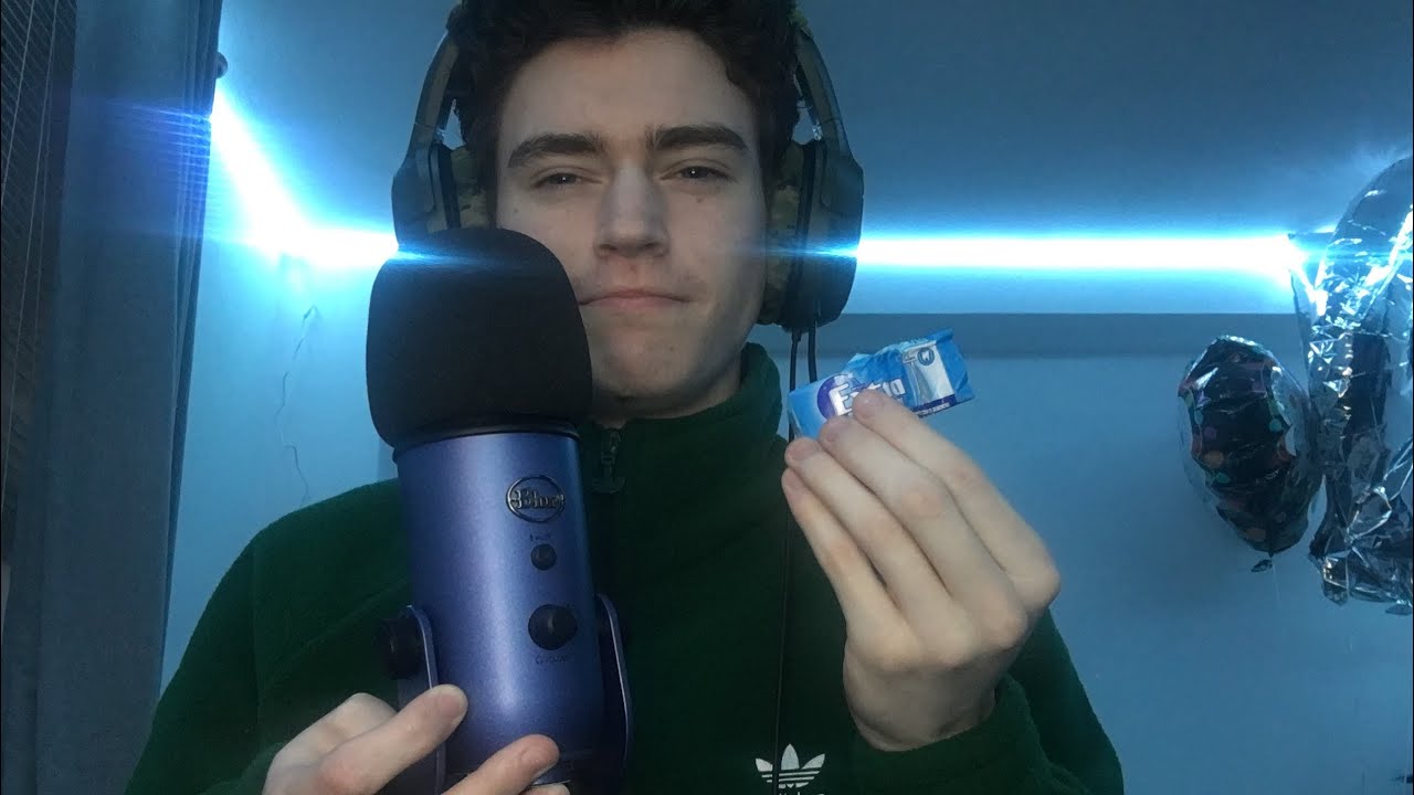 [ASMR] Chewing gum and keyboard sounds