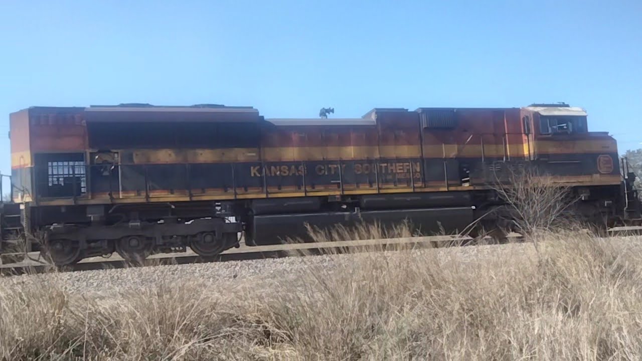 CPKC Mega Grain/163 Railcar Train with DPU in El Campo TX (Round 2)