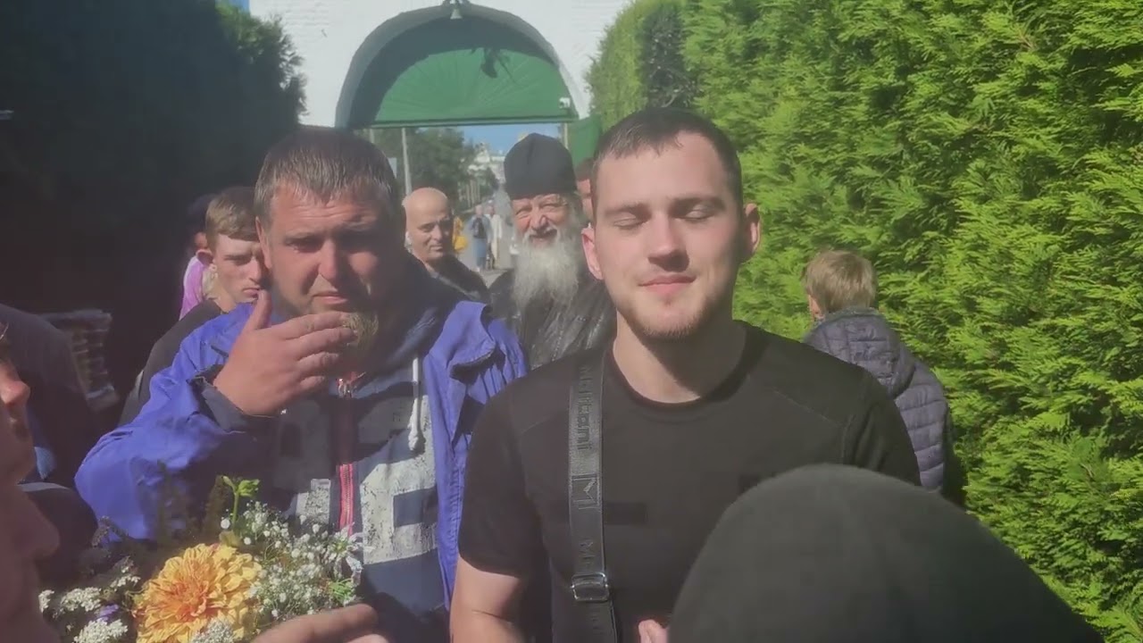 Граждани Украины не позволяют глумиться над нашими Святынями на Почаевском монашеском кладбище!
