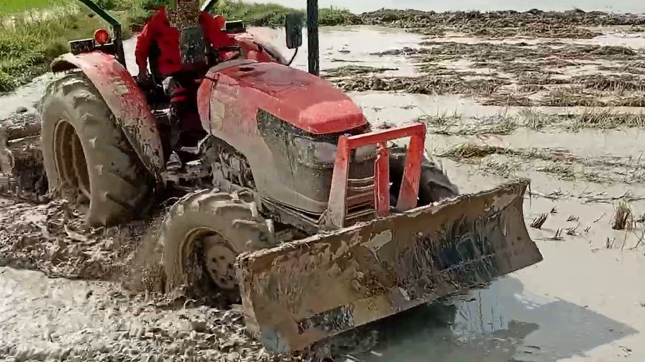🚜 Tractor in action on the open field!