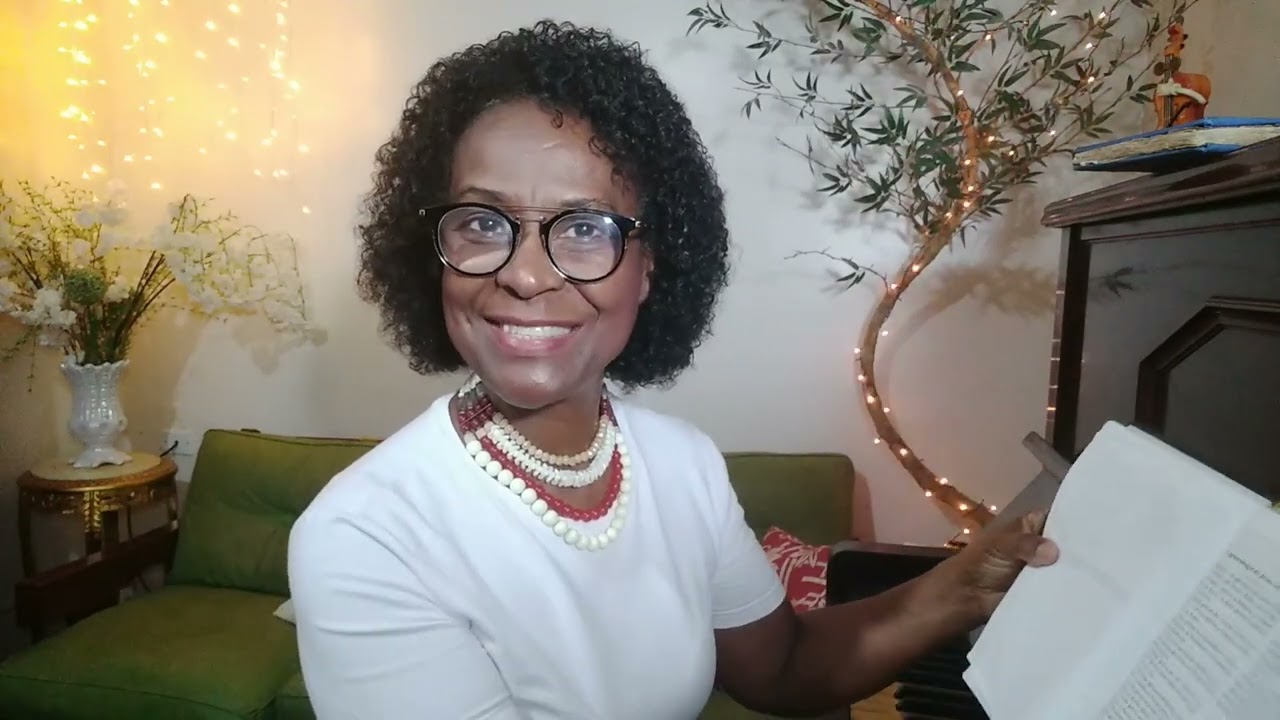 Hino ' Muitos anos atrás ' Valquiria Gonzaga(domínio publico)