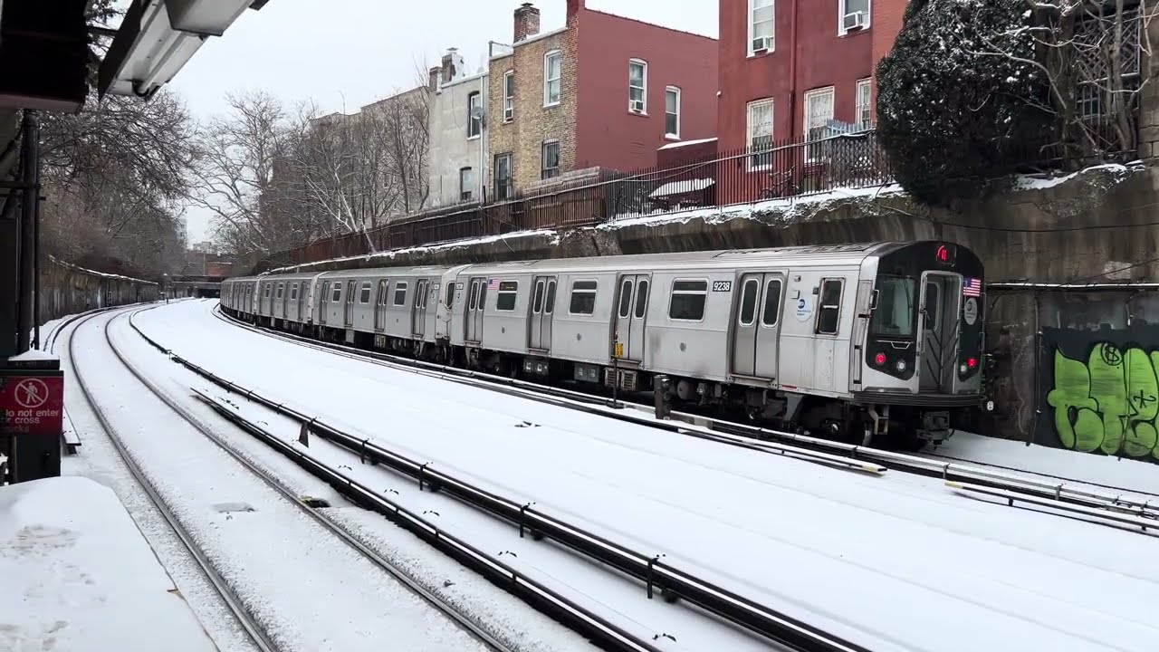 4K⁶⁰: Manhattan bound R160A-2 Q & R211A B + Stillwell Av bound R68A Q at Beverley Rd