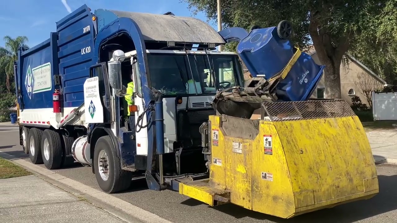Waste connections Heil Curroto can