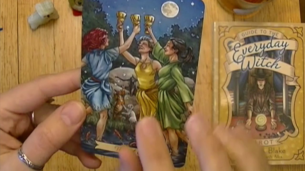 Everyday Witch Tarot Review