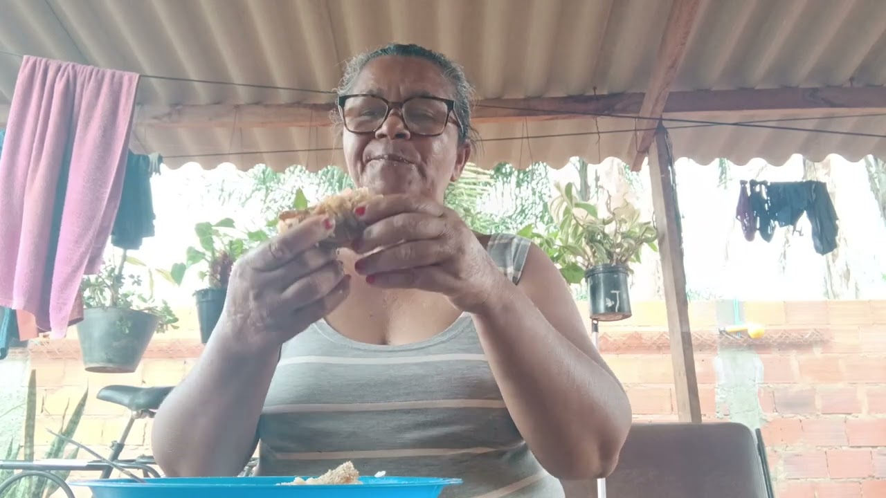Almoço de hoje mocotó com dobradinha e tripa simples mais muito bom deixa like #YouTube vídeo longo 