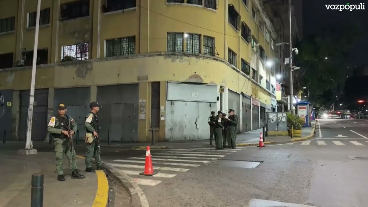 Militares custodian las inmediaciones del Palacio de Miraflores en Caracas