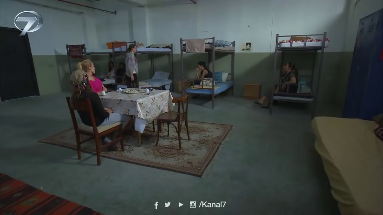 Elif - Sultán le pega a Arzu