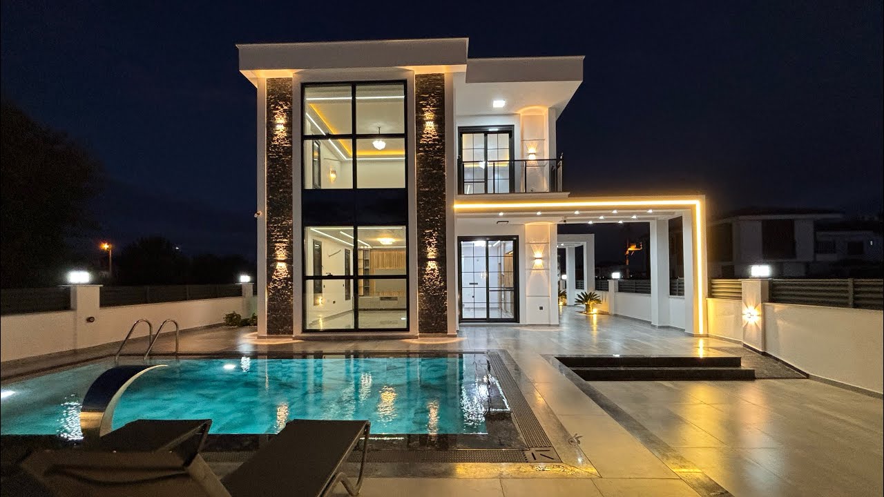 4 oda , 317 m2 arsalı , 180 m2 kullanım. Denize 2 km , merkezi yerde satılık villa #didim A-155
