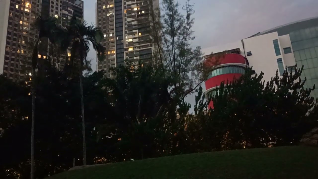 DI SIMPANG JALAN--TASYA ROSMALA--ADELLA