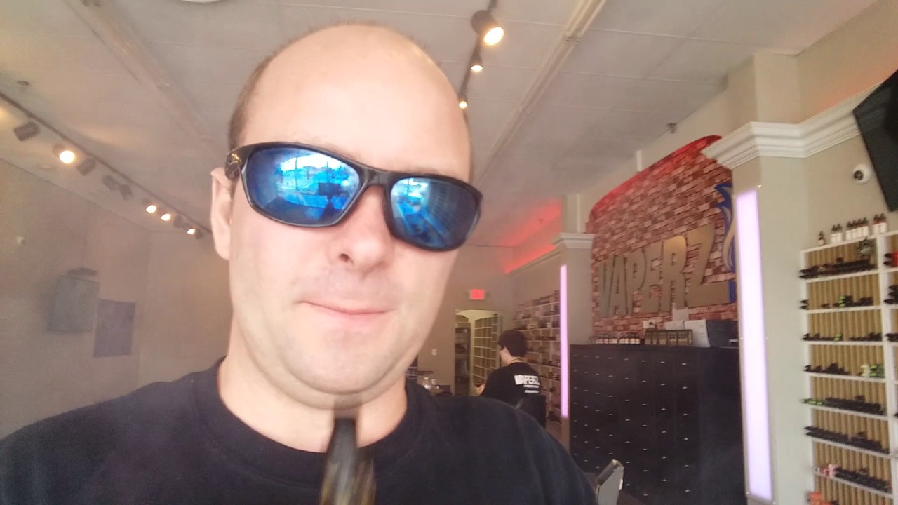 Vapeshop vaping chucking clouds