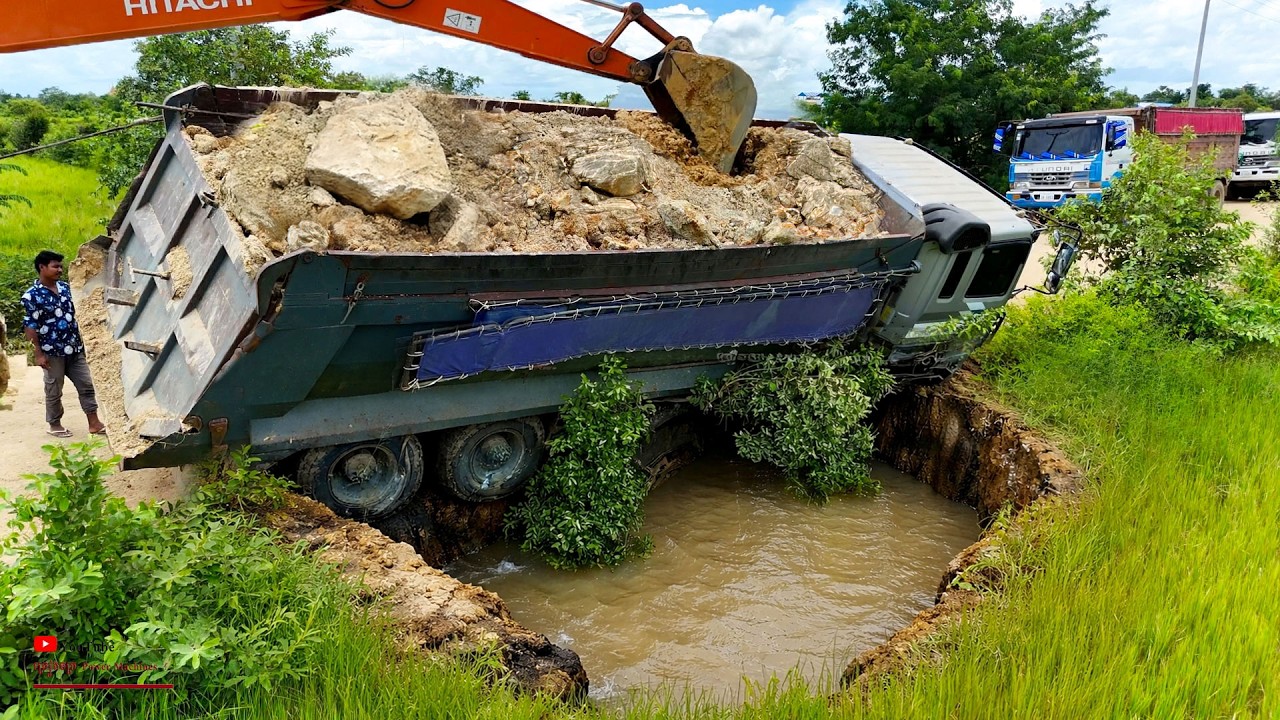 It's Wow! Overland Hyundai Truck Sink Land Hole Used Nice Talented Recovery Excavator Hitachi Zaxis