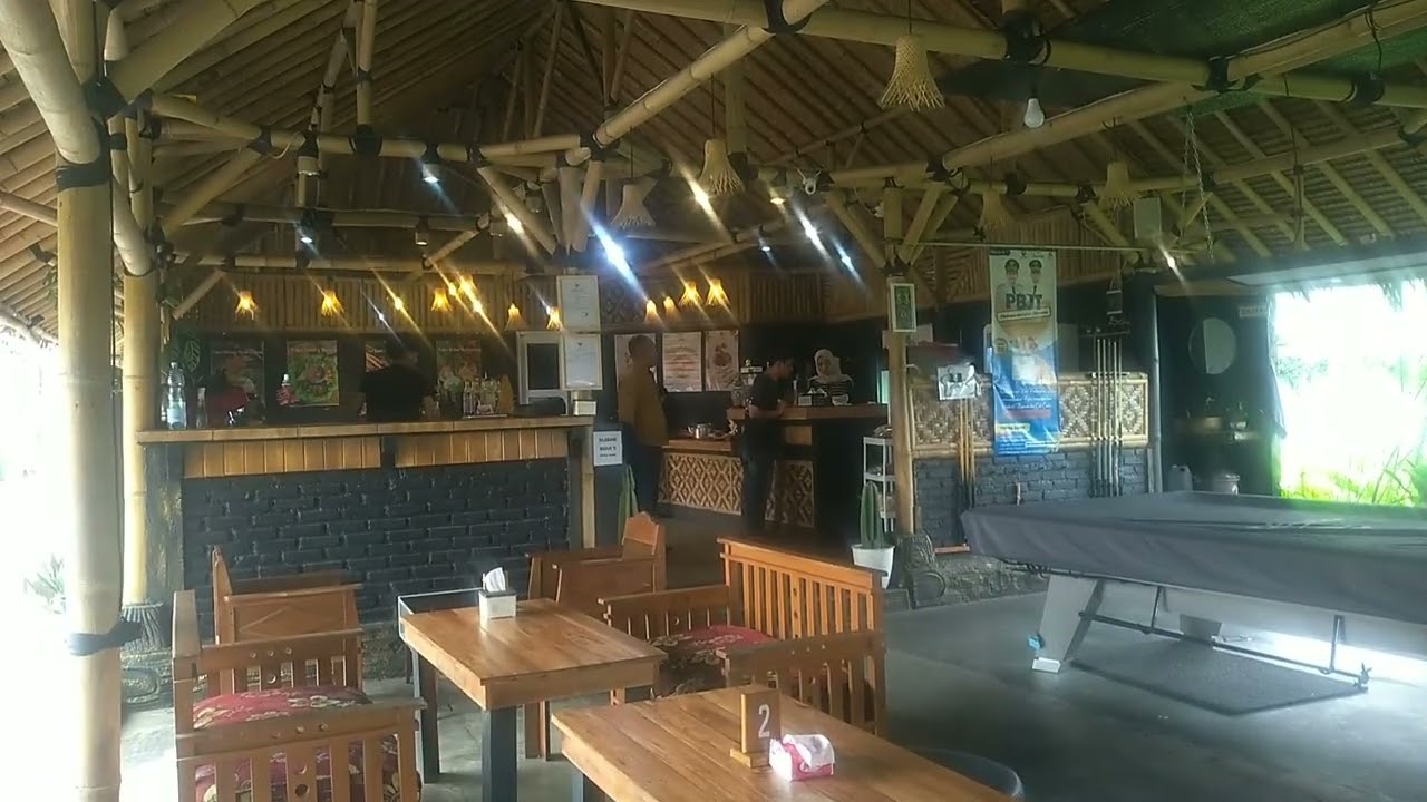 Review lokasi Rumah makan Bu Euis di Jln Nalegong Sumedang Selatan