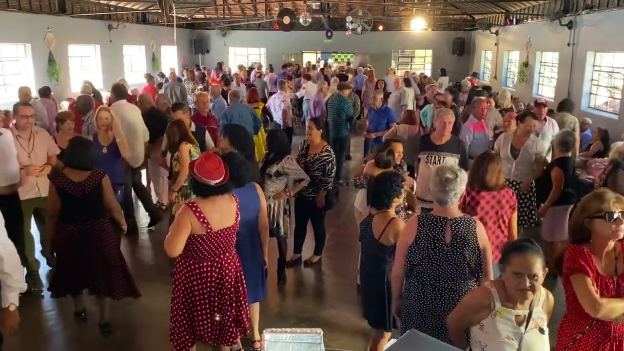 Baile do dia 19/08 - Banda Românticos e Modernos