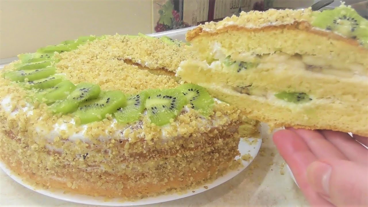 Бисквитный торт с бананом и киви