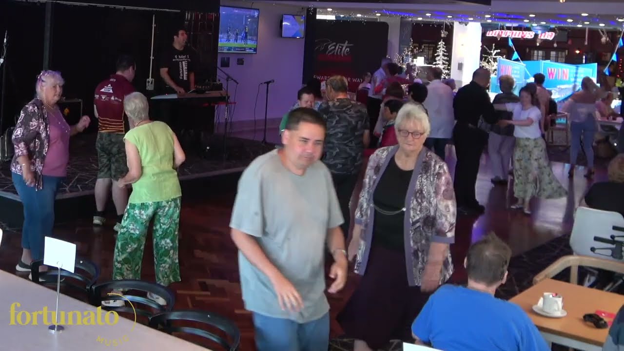 Live music and dancing - Redcliffe Dolphins Leagues Club with Fortunato 25 Nov 2023 Part 3