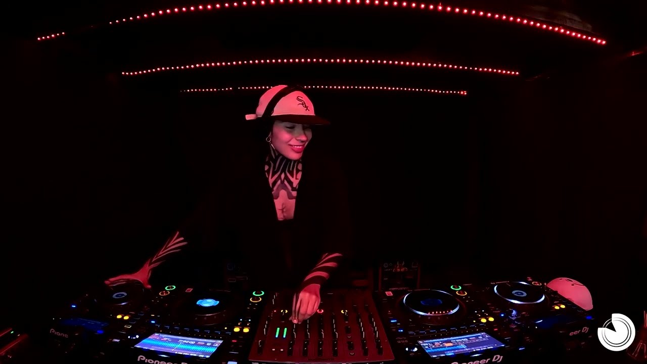 Techno mix by Sara Delirio / Concepto Hipnostream #48