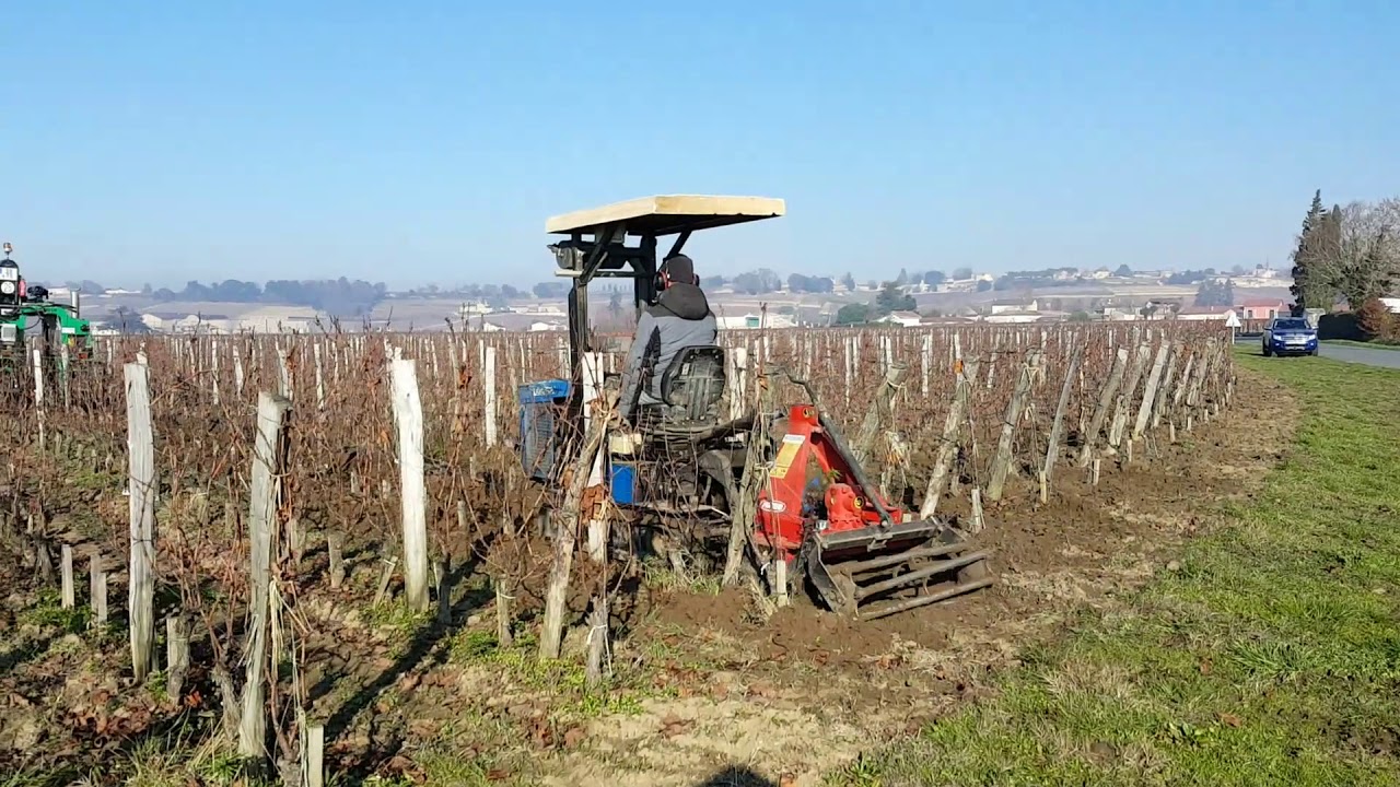 Tracteur à Chenilles LOEFFEL Viti-Plus 85 av herse rotative