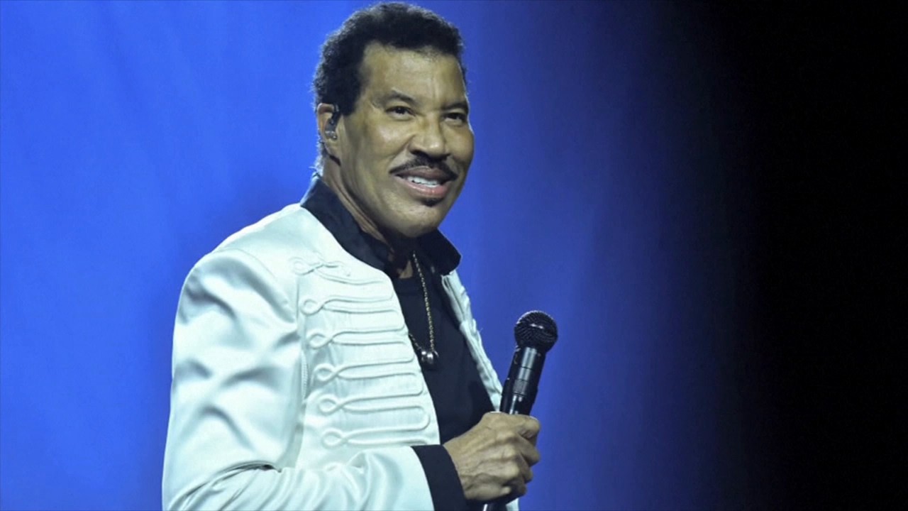 Lionel Richie checks himself into hospital