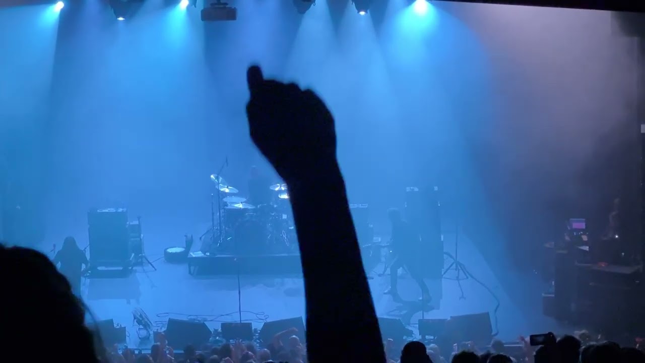 Killing in the name - Tom Morello and Sydney on vocals - Enmore Theatre - April 16th 2025