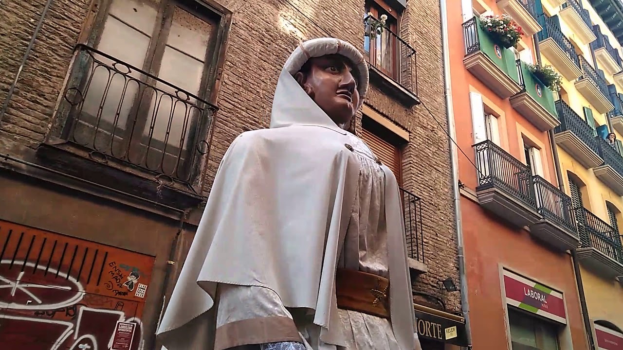 Gigantes de Pamplona pasacalles del la Áfricana 2018