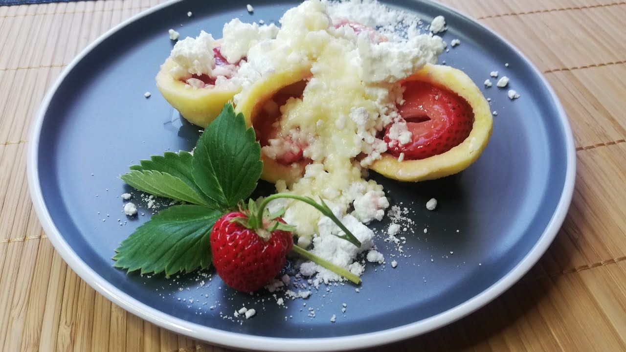 Сырные клецки с клубникой