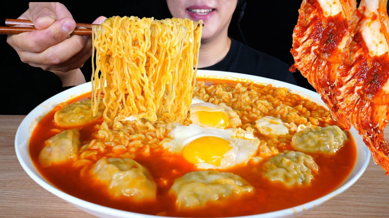 ASMR 불닭보다 매운라면 먹방! 해장에 만두 듬뿍 넣은 맵쏘디에 김치먹방 | Spicy Ramen with Spicy Kimchi | Eating Sounds Mukbang