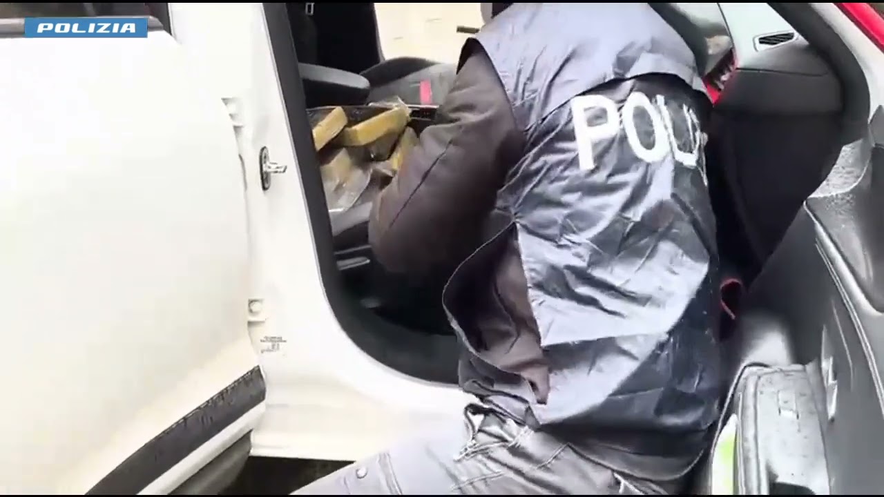 Catania: arrestato corriere della droga con 44 chili di cocaina