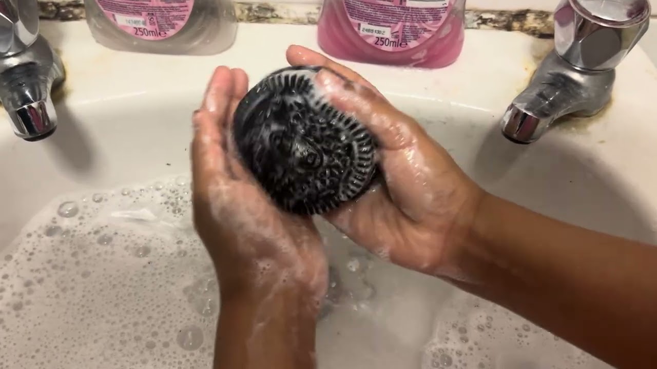 Washing Mr Oreo 
