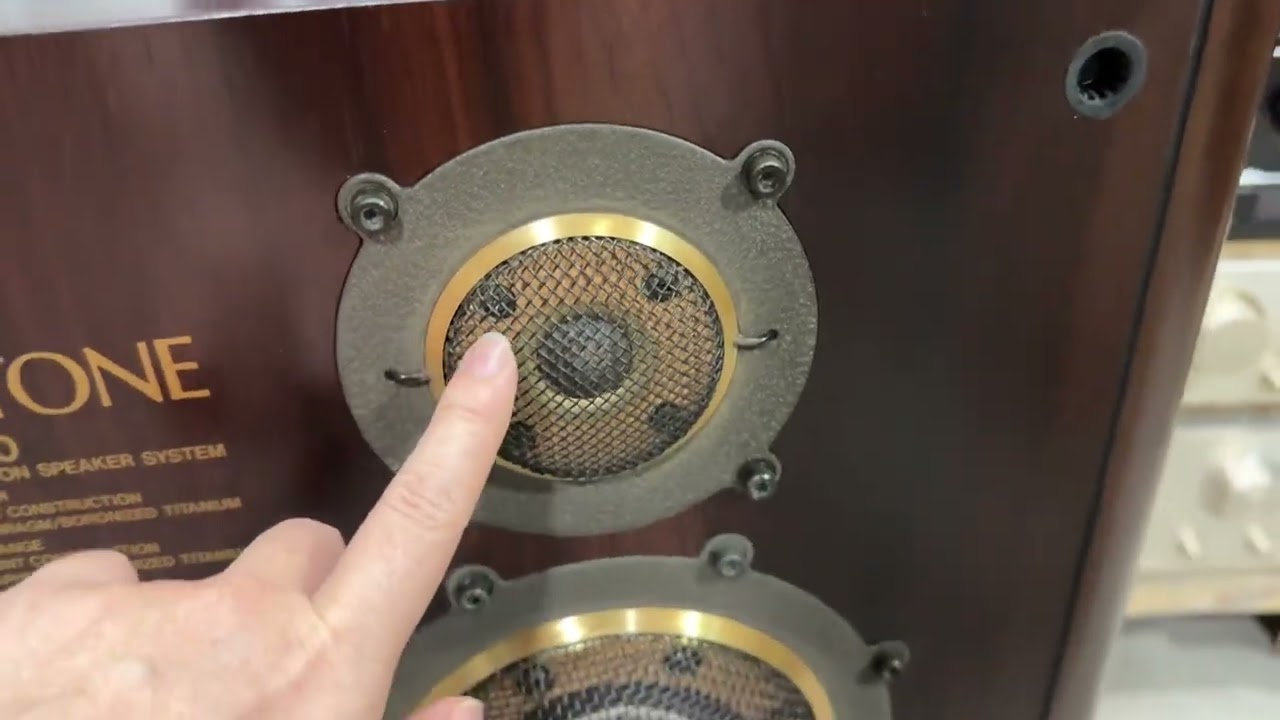 24/5 Siêu phẩm loa bãi Nhật Diatone DS-2000 ae lh : 0936404639