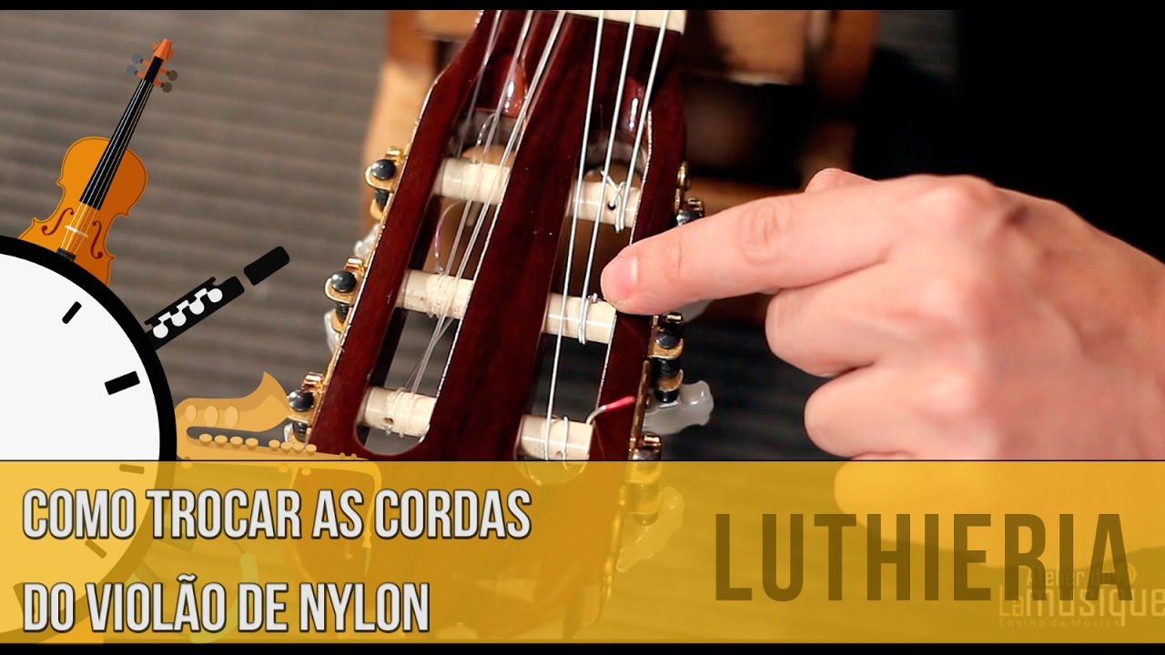 Como trocar as cordas do viol&atilde;o de nylon -  Dica do Minuto #174