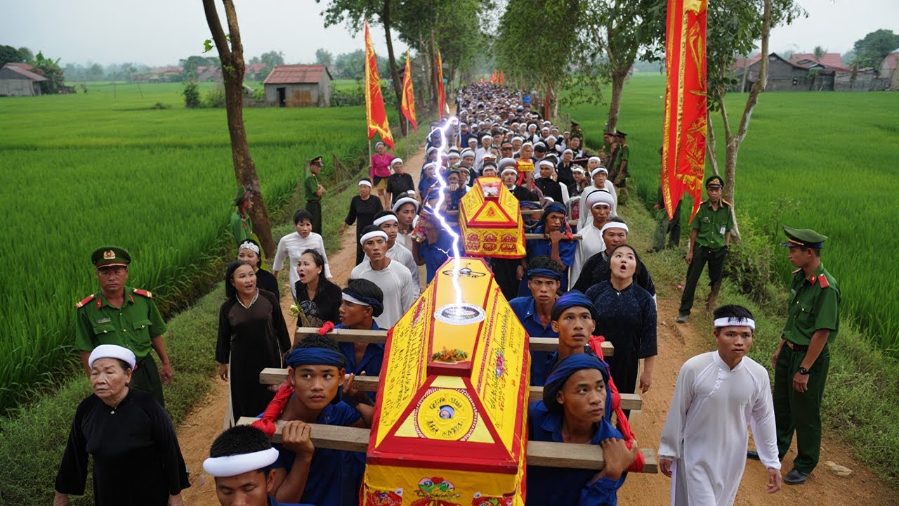 Đang Di Quan 2 Vợ Chồng Ra Đồng Thì Bị Sét Đánh Trúng Vỡ Quan Tài, Bất Ngờ Lộ Ra Sự Thật Kinh Hoàng