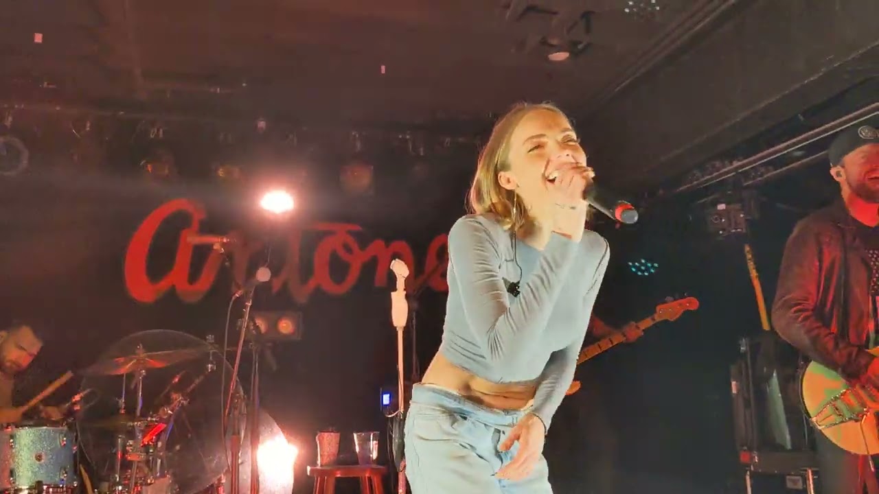 Danielle Bradbery 
