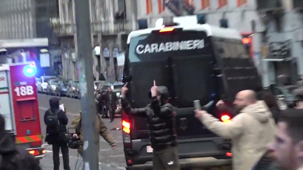 Napoli, scontri tra tifoserie a piazza del Gesù